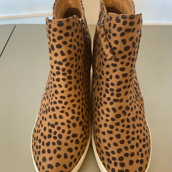 Queen George Animal Print Wedge Sneakers Size 7 NWOB - Picture 4 of 12